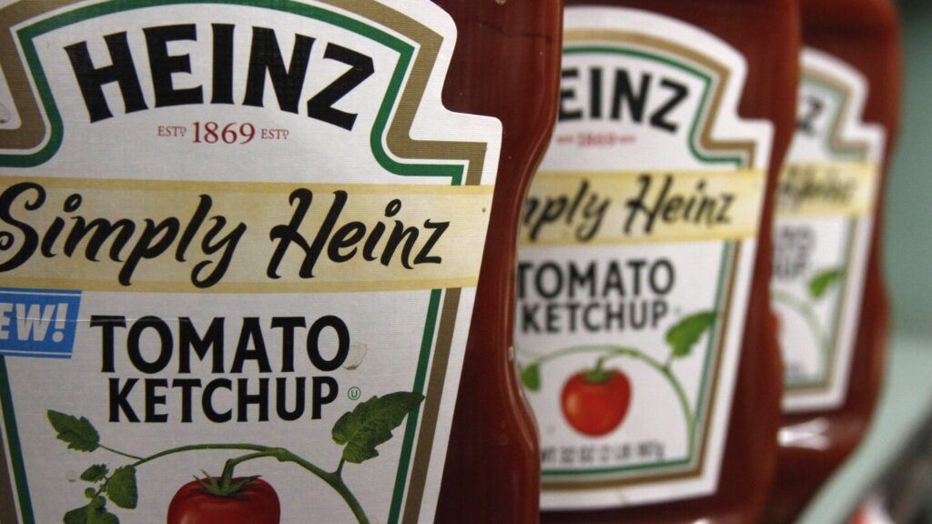 Kraft Heinz lowers sales outlook for the year, weighed down by consumer uncertainty and tariffs