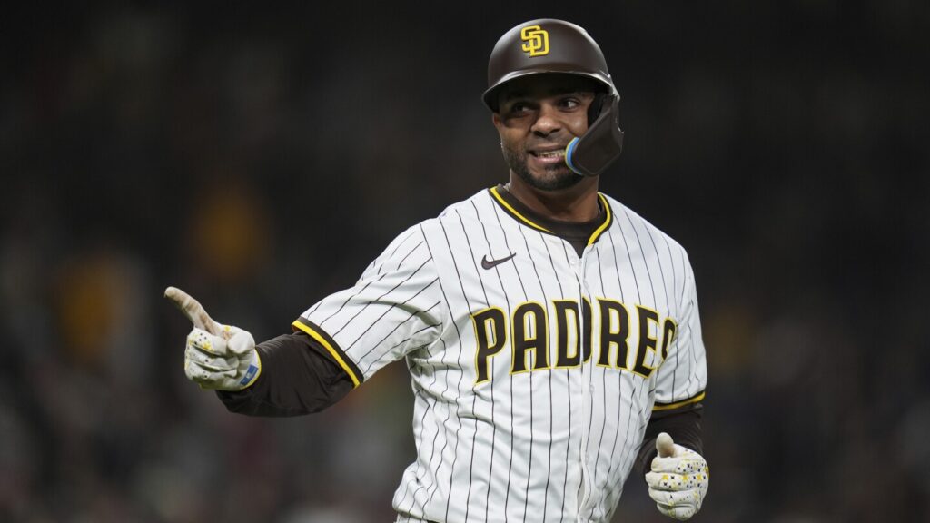 Xander Bogaerts homers, drives in 3, to help the Padres beat the Giants 7-4