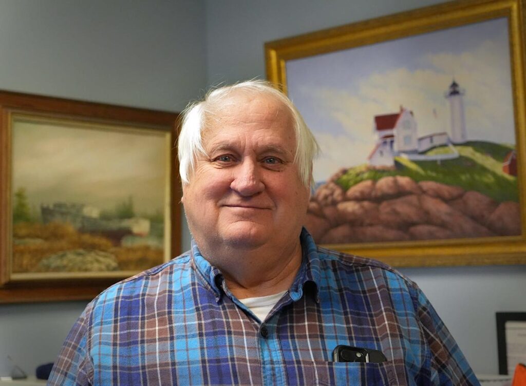 York Selectboard rejects ethics complaint against Mike Estes over Trump spat