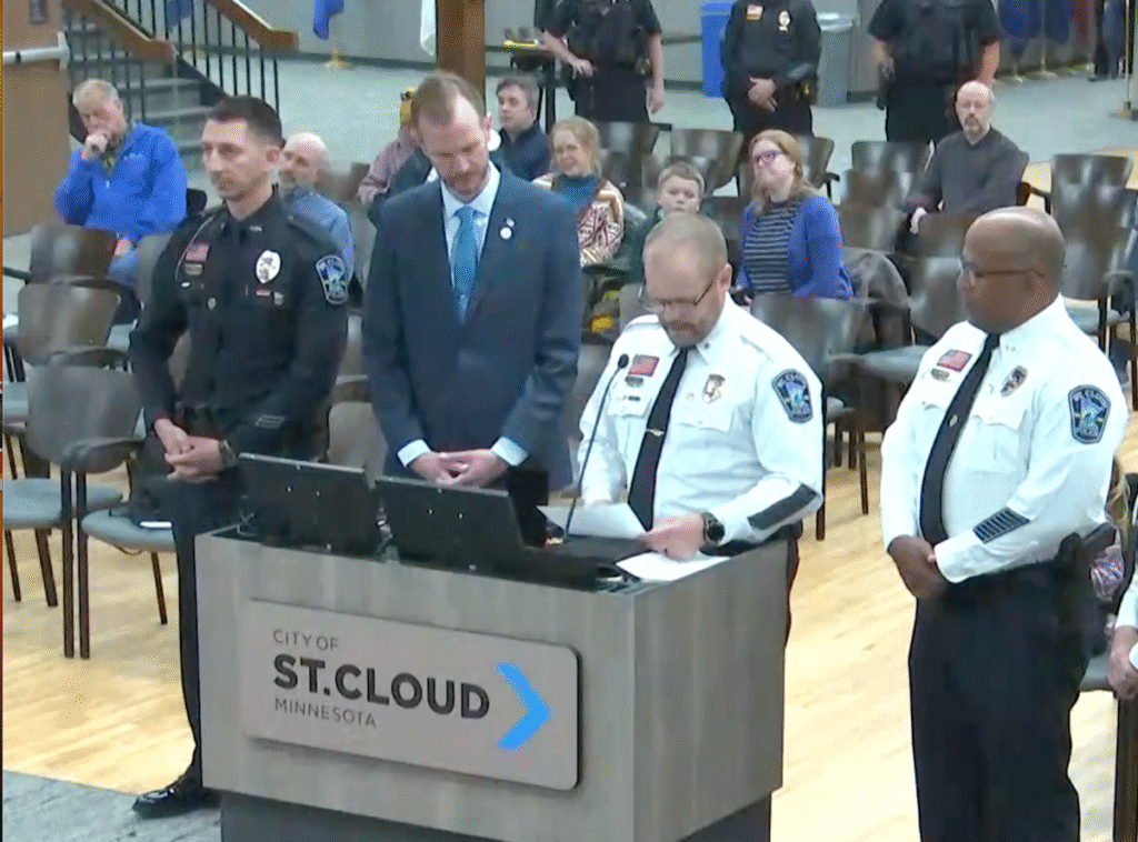 St. Cloud police officer helped arrest man while off duty, receives medal of commendation