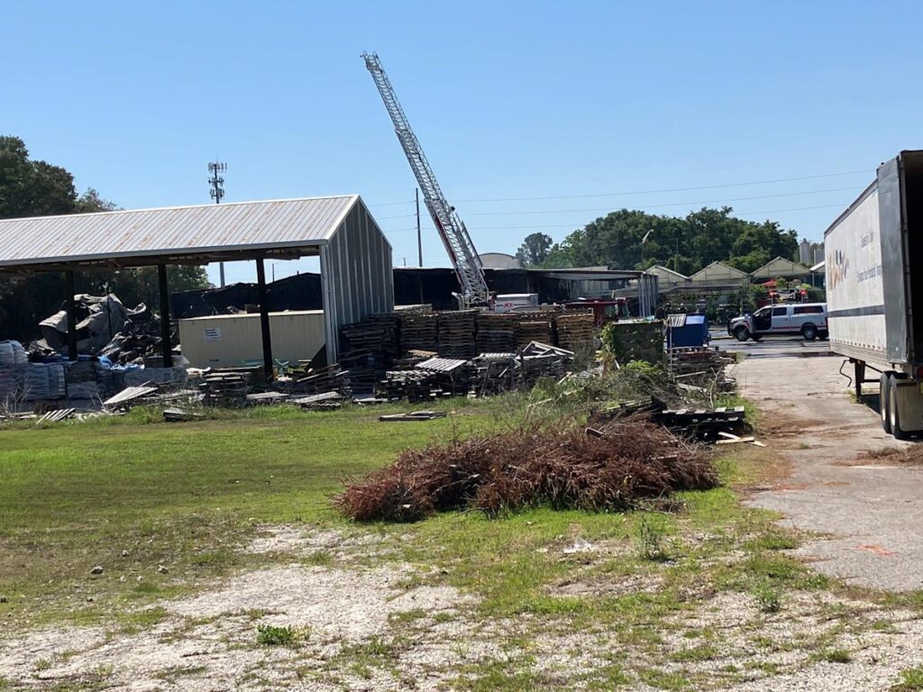 ‘I knew we had to get everybody out!’ Ace store employee describes fast-moving fire