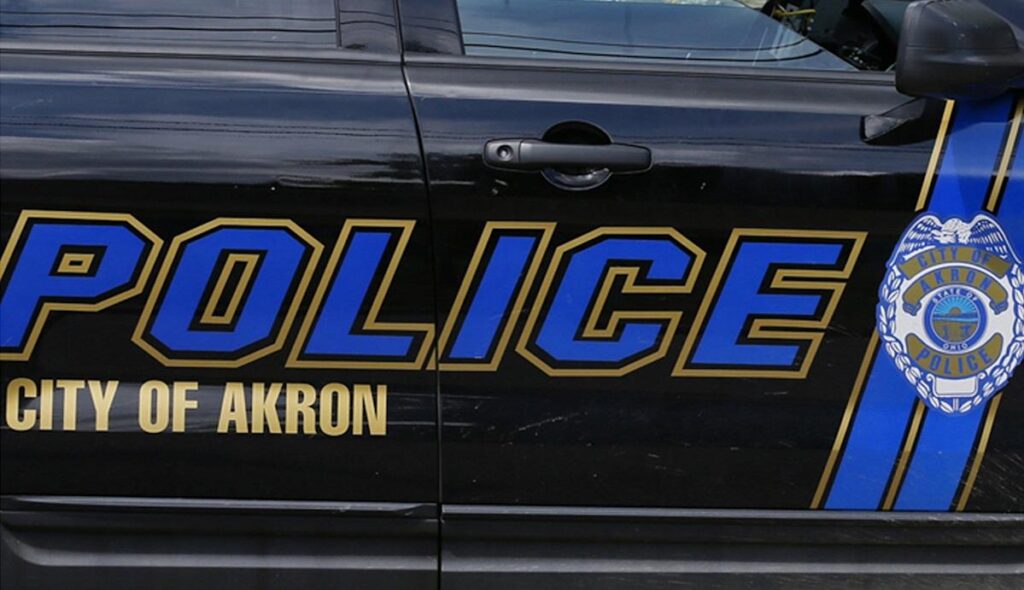 Akron Police investigating Saturday night stabbing that left one man dead
