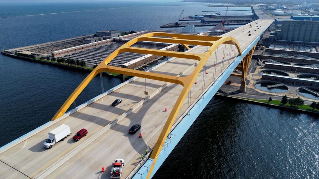 Hoan Bridge will be lit red May 4 to honor two Wisconsin firefighters, one from Milwaukee