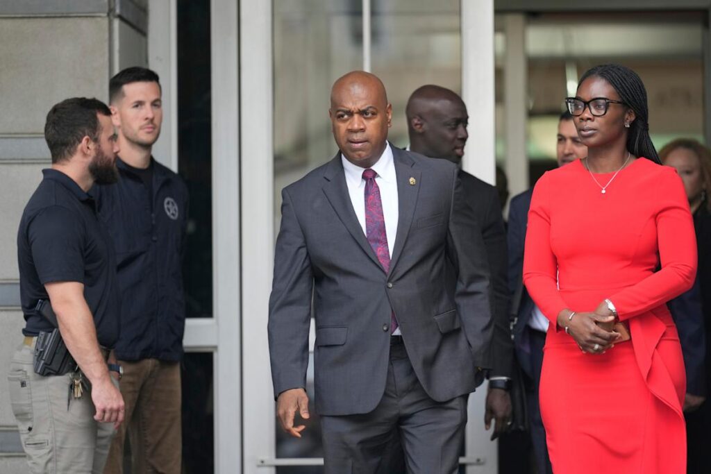 Newark Mayor Ras Baraka headed to trial on trespassing charge after arrest at ICE facility