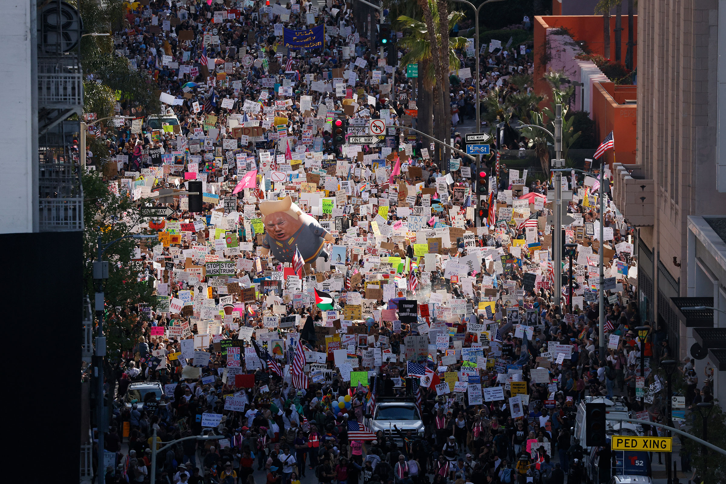 TOPSHOT-US-POLITICS-DEMONSTRATION-GOVERNMENT