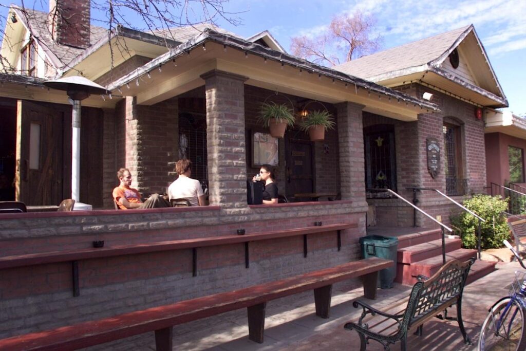 Man shot outside popular Tempe bar; shooter fled in white sedan, police say