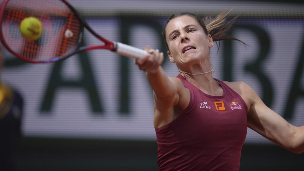 Emma Navarro stunned by Jessica Bouzas Maneiro in French Open first round