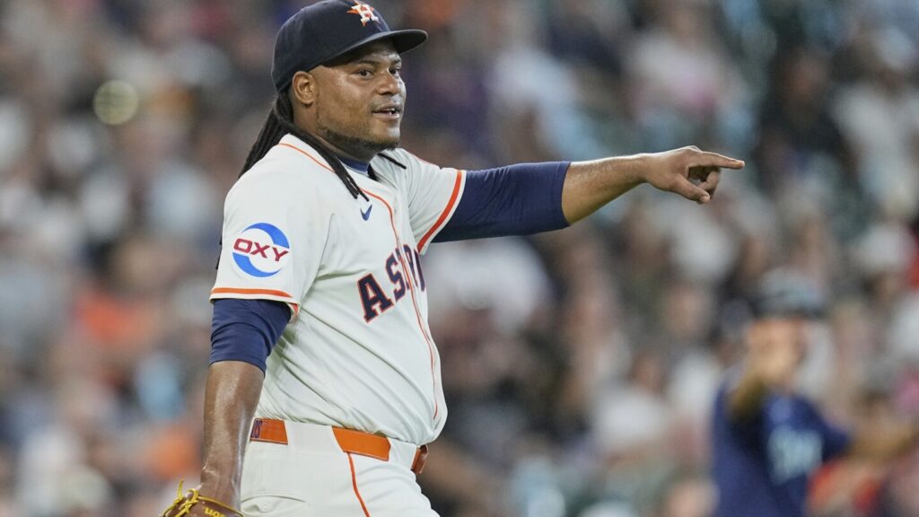 Astros capitalize on Mariners’ early errors and hold on for 2-1 win