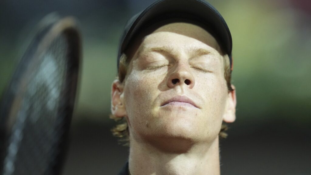Sinner wins in return from doping ban before home crowd at Italian Open
