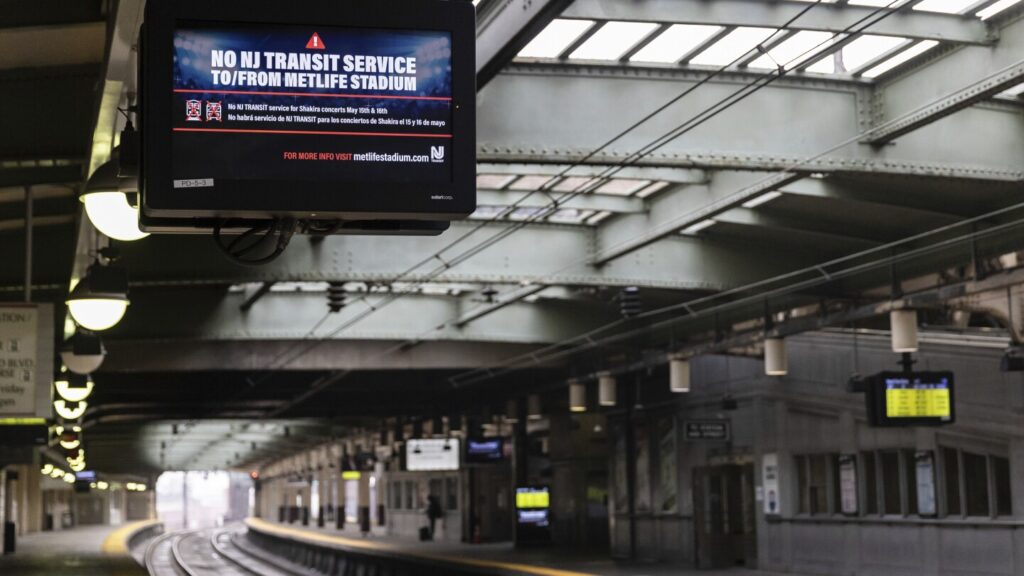 New Jersey Transit strike disrupts travel