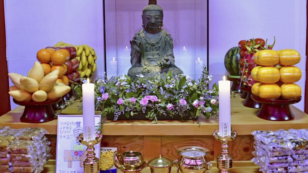 A Buddhist statue stolen from a Japanese temple nearly 13 years ago is returned from South Korea