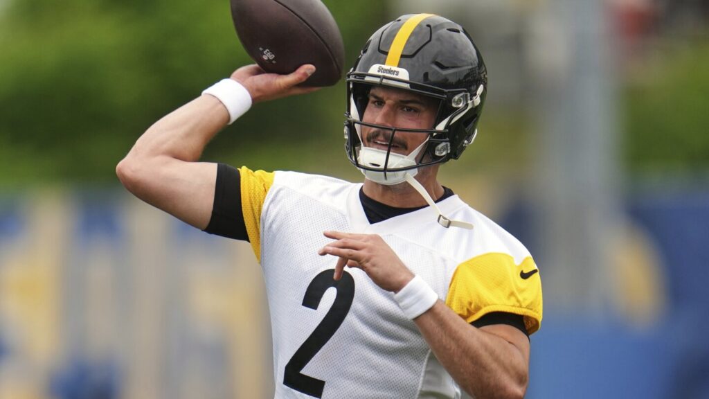 Despite the ‘constant noise’ surrounding Aaron Rodgers, Mason Rudolph happy to be back in Pittsburgh