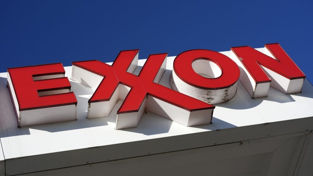 Profits at American oil giants Exxon Mobil and Chevron fall in tandem with waning energy demand