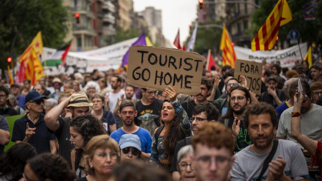 Spain orders Airbnb to block 65,000 holiday rentals