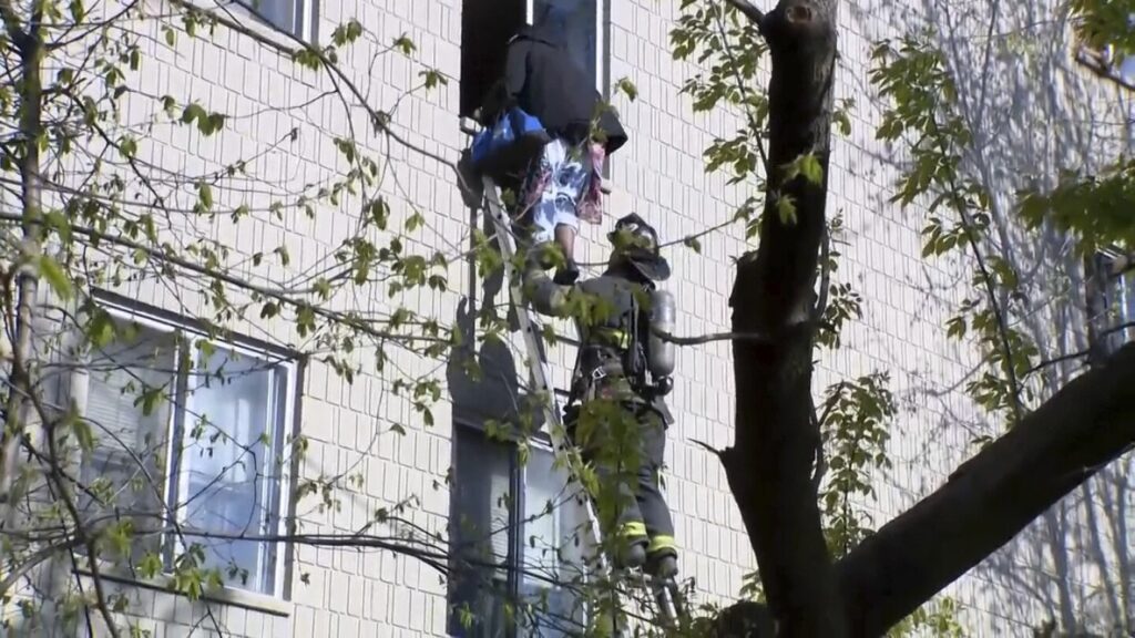 Residents jump from windows during Milwaukee apartment fire that kills 4