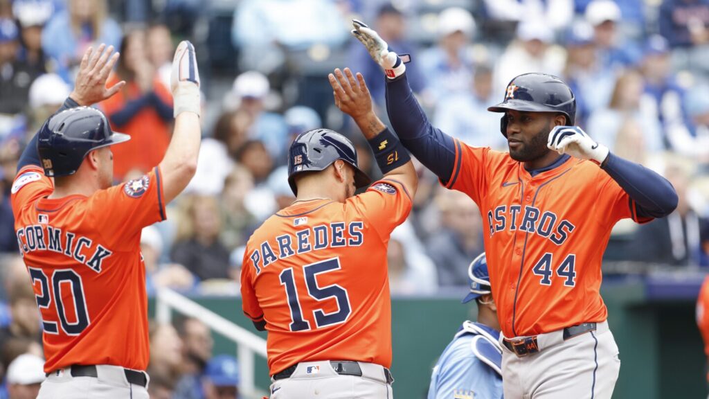 Astros place Yordan Alvarez on injured list with inflammation in his right hand