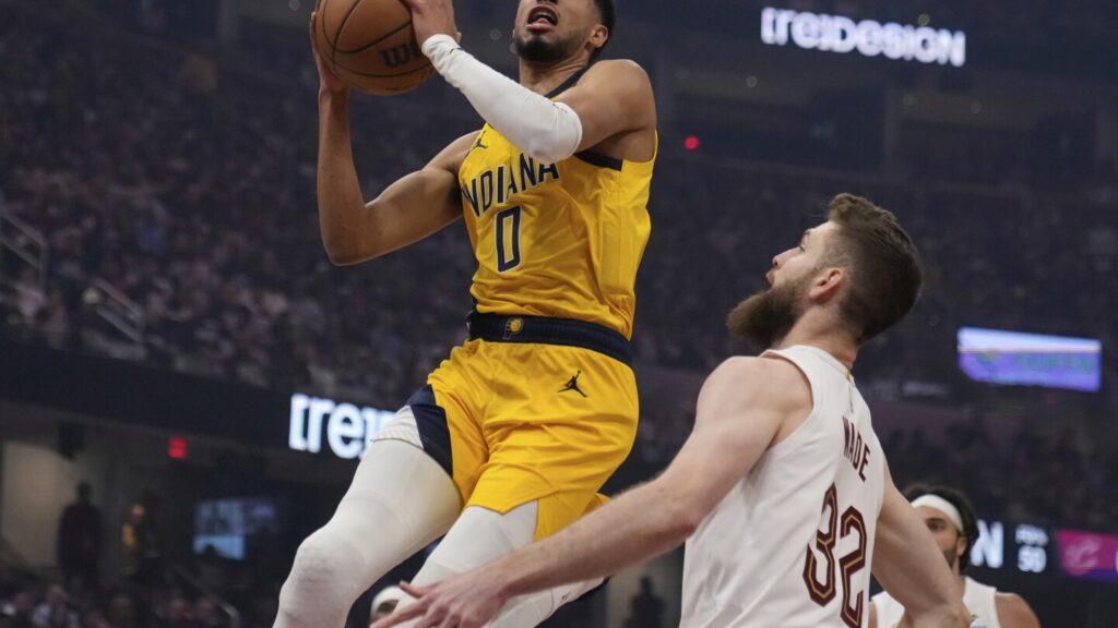 Tyrese Haliburton leads Pacers past Cavs in Game 1