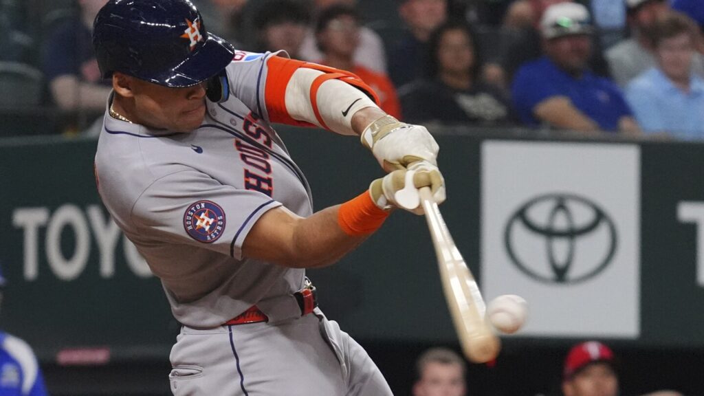 Christian Walker homer caps 6-run 7th for Astros in 6-3 win that ends Rangers’ 6-game winning streak