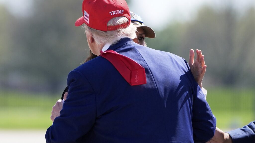Trump greets Whitmer with a hug and gives her new jets for Michigan airbase