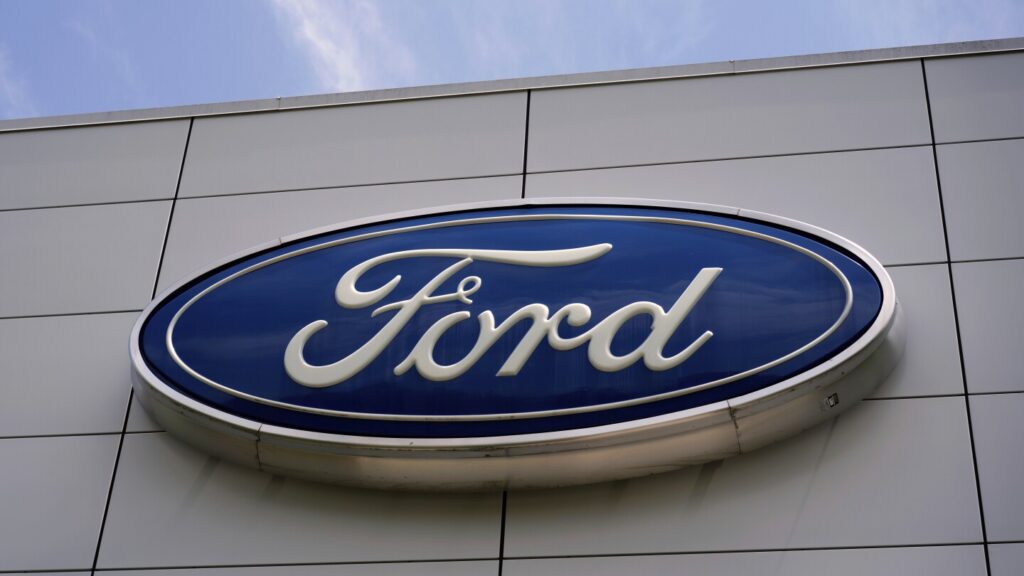 Ford recalls nearly 274,000 Navigator and Expedition SUVs due to risk of loss of brake function