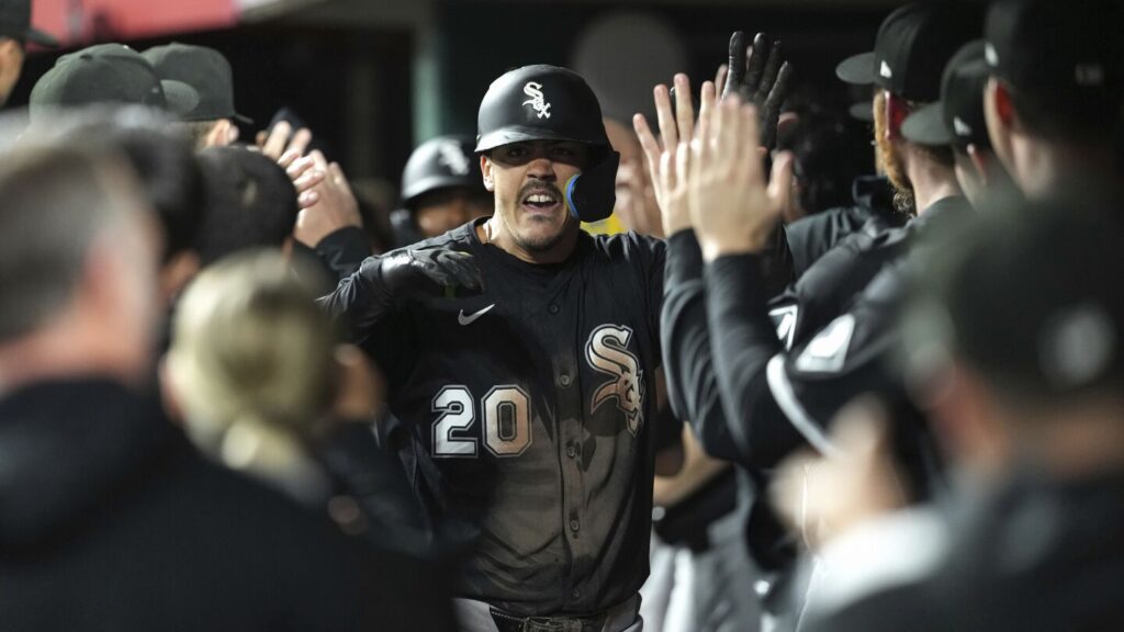Miguel Vargas’ 3-run homer in 10th sends White Sox to 5-1 win over Reds