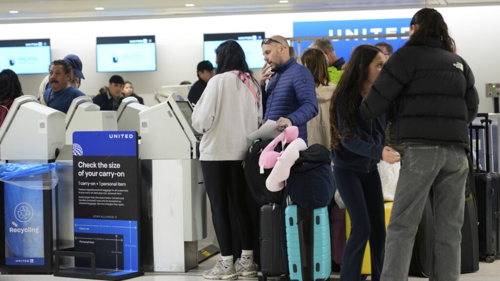 FAA to meet with airlines to address Newark airport delays and equipment issues
