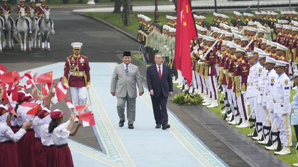 Indonesian president and Chinese premier meet to discuss expanding trade during US trade war