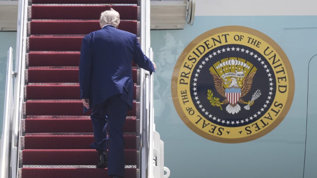 White House correspondents protest lack of wire reporters on Air Force One