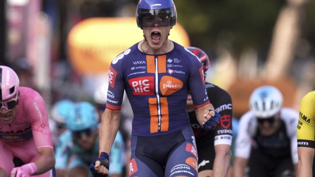 Van Uden sprints to biggest win of his career on Giro’s 4th stage, Pedersen keeps overall lead
