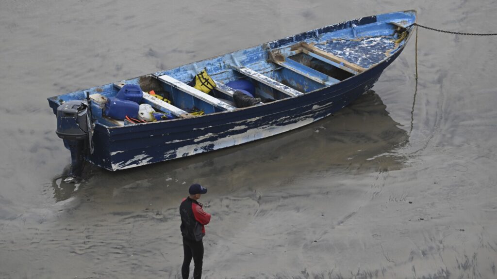 Boat believed to be carrying migrants capsizes off California coast, leaving 3 dead and 7 missing