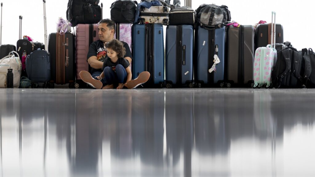 Hydrate. Make lists. Leave yourself time. And other tips for reducing holiday travel stress