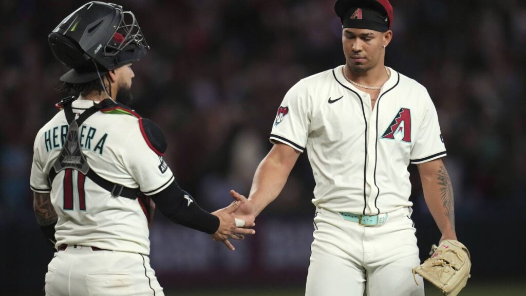 Diamondbacks place reliever Justin Martinez on 15-day IL with right shoulder inflammation