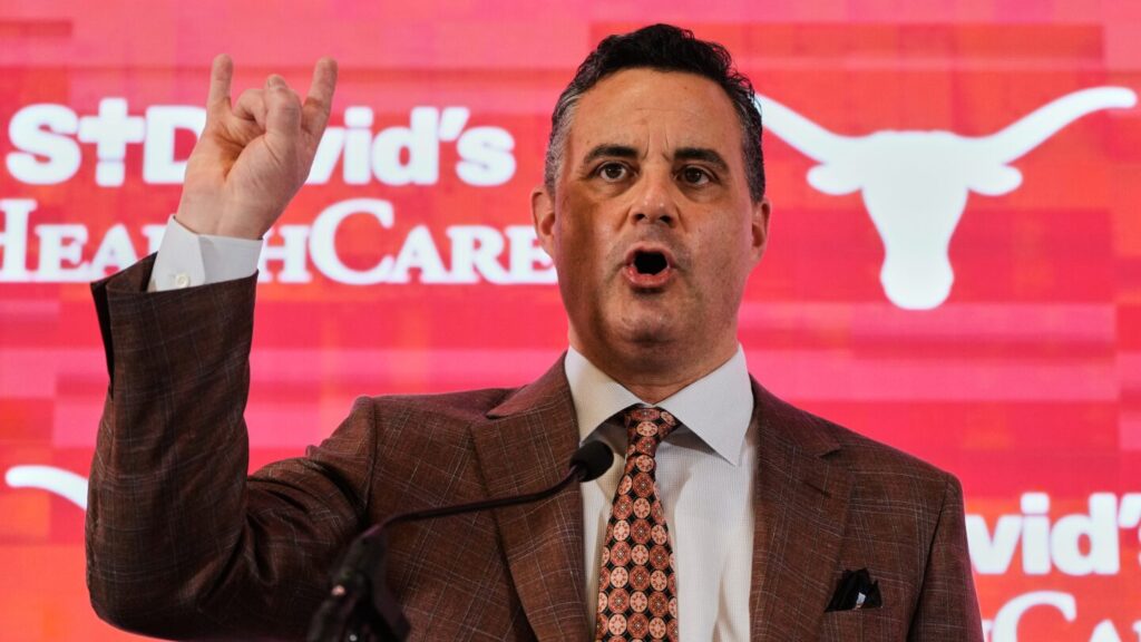 Texas regents approve basketball coach Sean Miller’s 6-year,  million contract