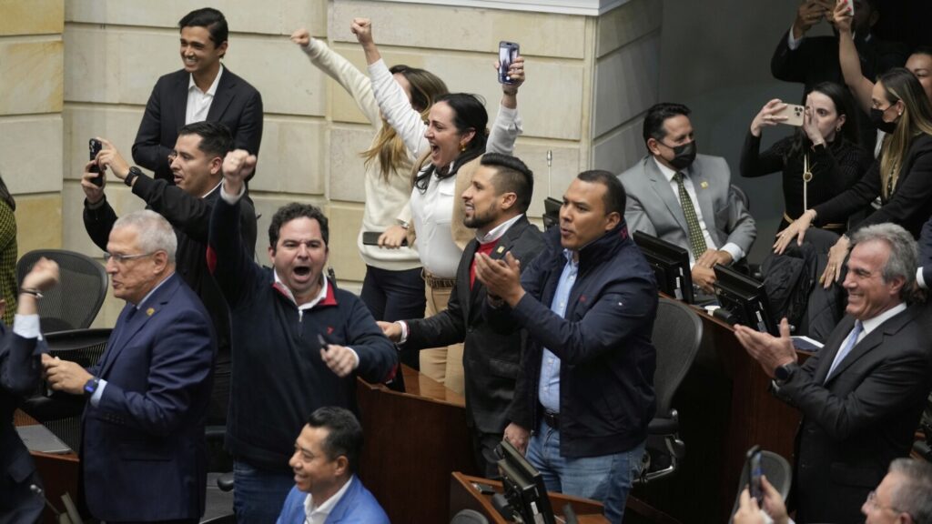 Colombian lawmakers reject president’s labor reform referendum