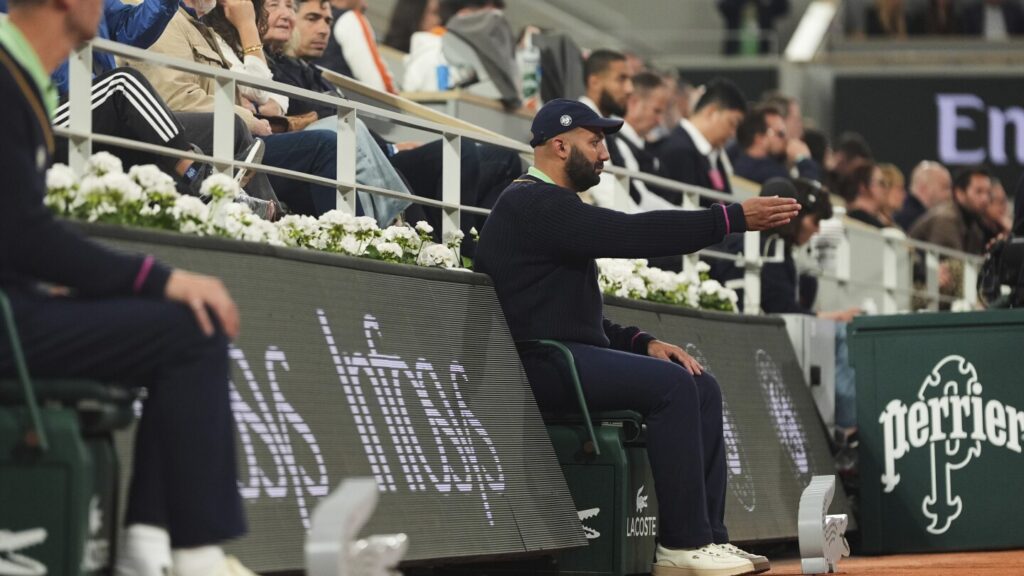 Djokovic doesn’t love having line judges at the French Open