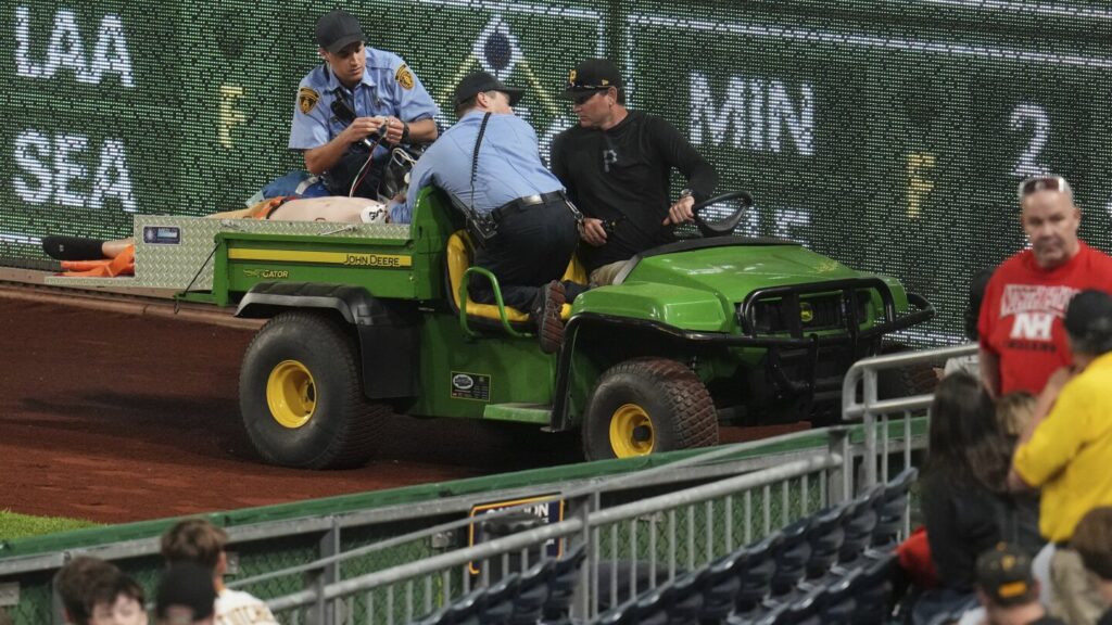 Man falls from 21-foot Clemente Wall at PNC Park during Pirates game