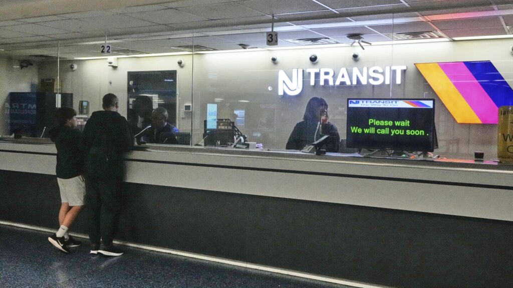 Talks aimed at ending New Jersey Transit rail strike to resume Saturday, railroad CEO says