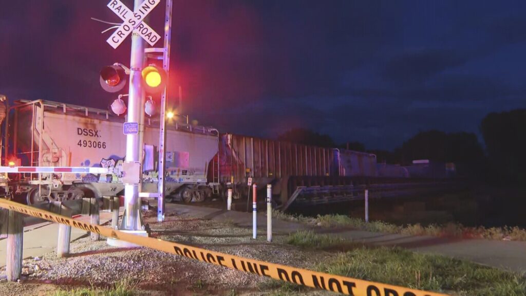 2 killed and at least 1 missing after train hits pedestrians in northern Ohio