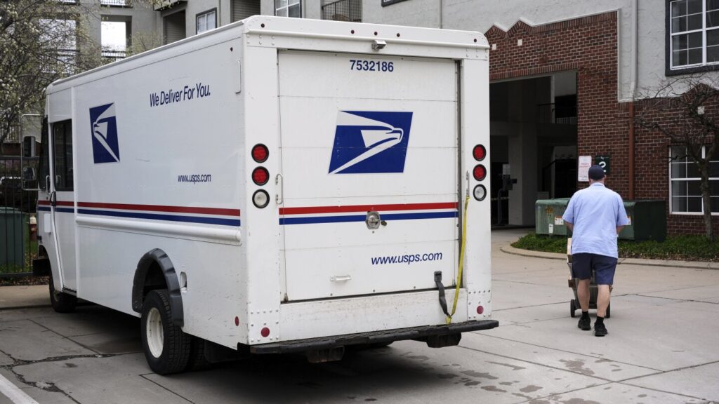 FedEx board member David Steiner is picked as next USPS postmaster general
