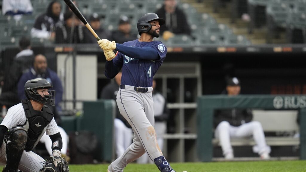 Taveras’ 2-run homer in the 8th inning lifts Mariners to a 6-5 win over the White Sox