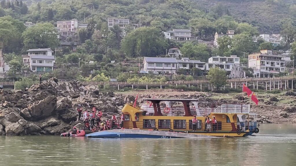 2 boats capsized in China’s southwest after sudden storm, leaving 20 missing