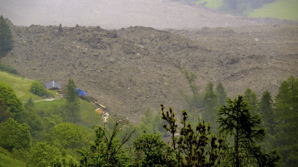 Search for missing man in Swiss village after glacier collapse