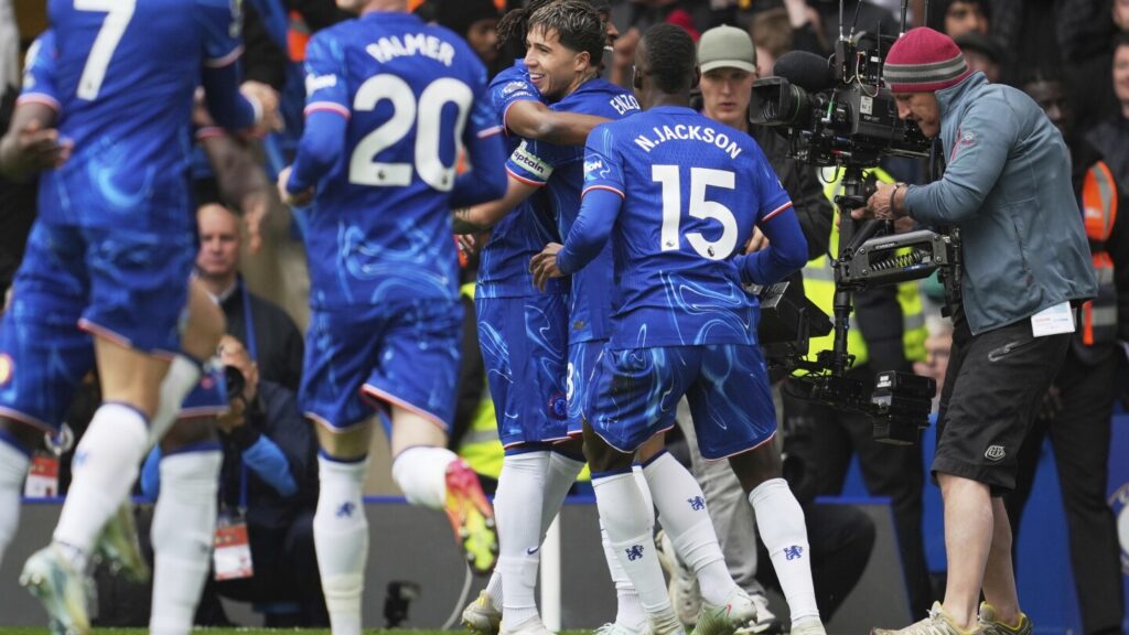 Chelsea wins and Newcastle draws to tighten top-five race as United loses again in Premier League