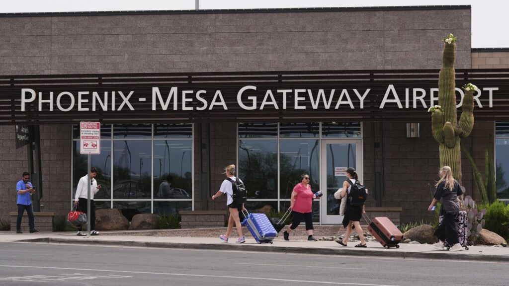 Budget airline begins carrying out deportations for ICE with start of Arizona operations