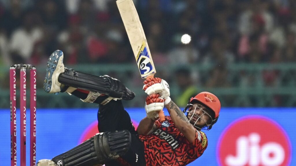 Defeat to Hyderabad dents Bengaluru’s hopes of top-two finish in IPL