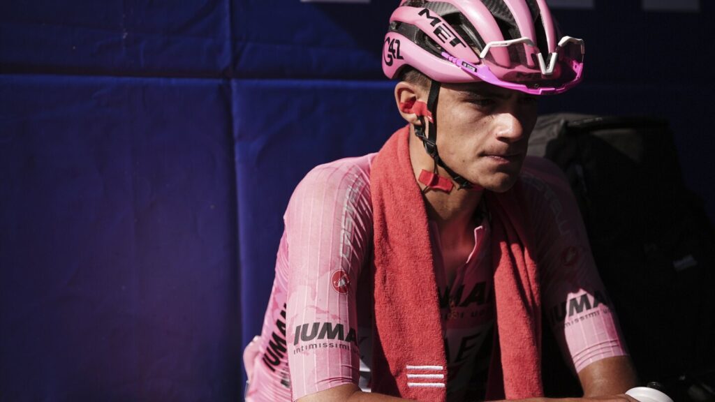 Mexico’s Del Toro just barely maintains Giro lead in 16th stage after Carapaz attacks