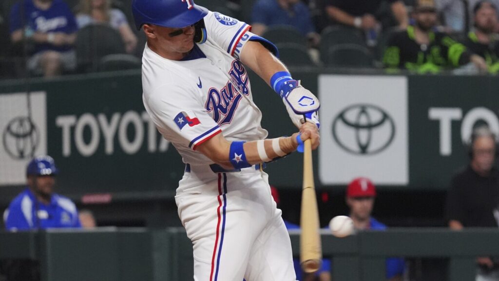 Jung’s 2 homers back Leiter’s solid start as Rangers beat struggling Rockies 4-1