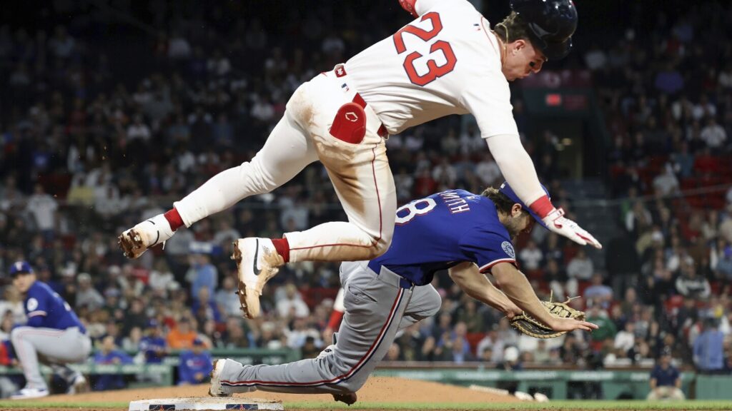 Red Sox 1B Romy Gonzalez leaves game after collision at first, running out grounder