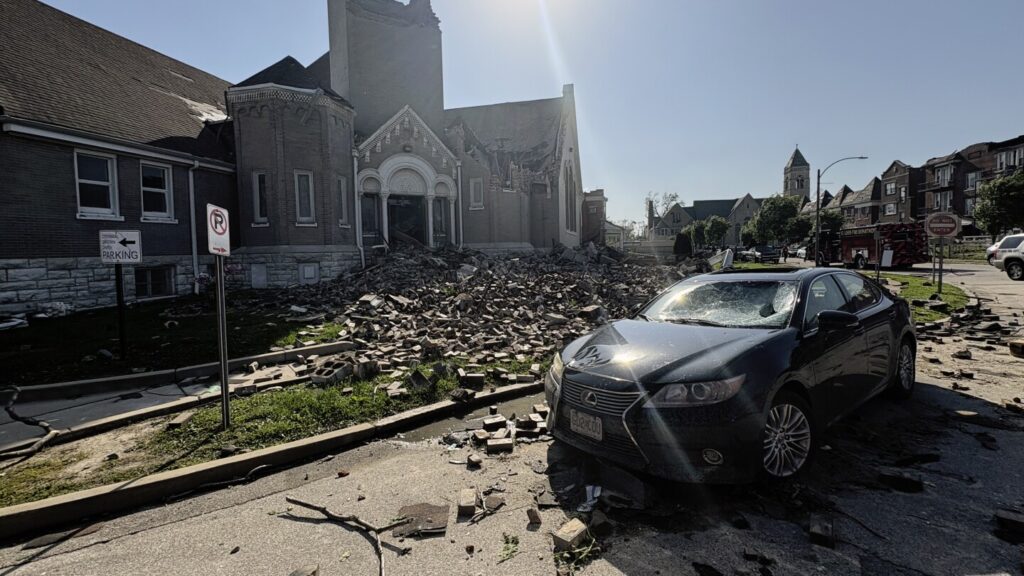 Midwest storms kill at least 7 people and cause widespread damage