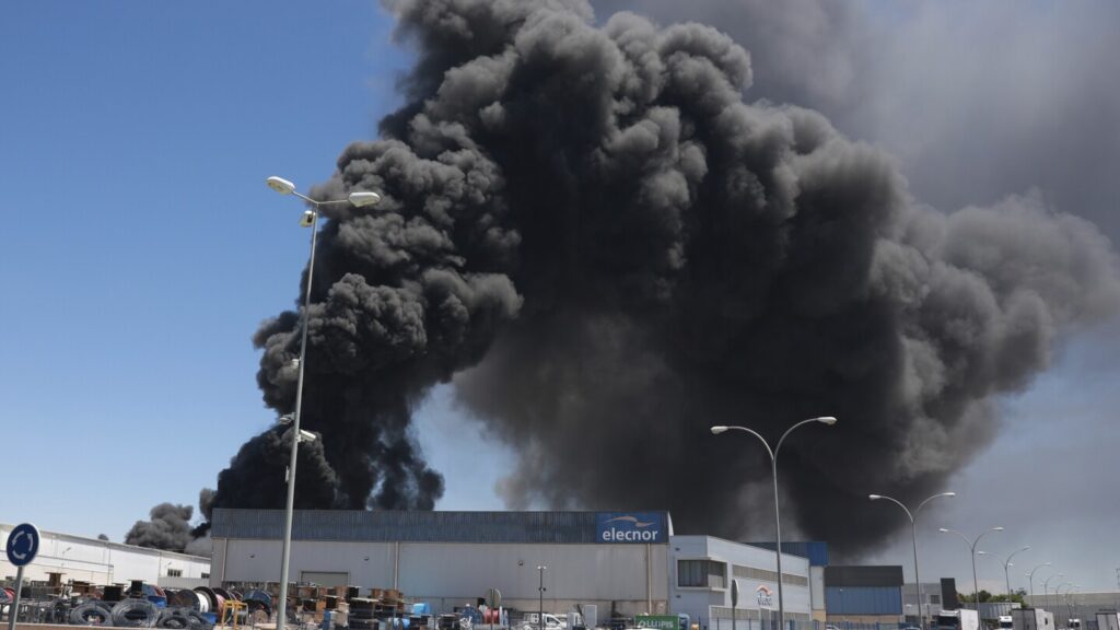 Regional health alert issued in Spain after explosion at a chemical plant near Seville